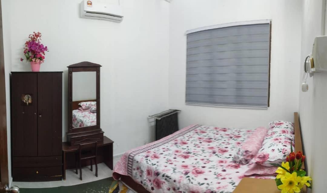 Ns Homestay Private Pool Tanah Merah  Kültér fotó